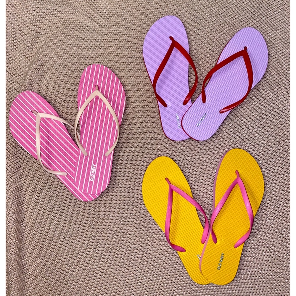 •Old Navy• Bundle of 3 New Flip Flops